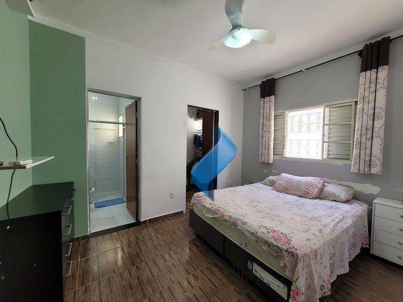 Casa à venda com 2 quartos, 60m² - Foto 11