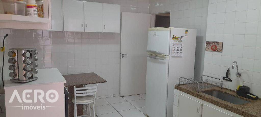 Casa à venda com 4 quartos, 177m² - Foto 12