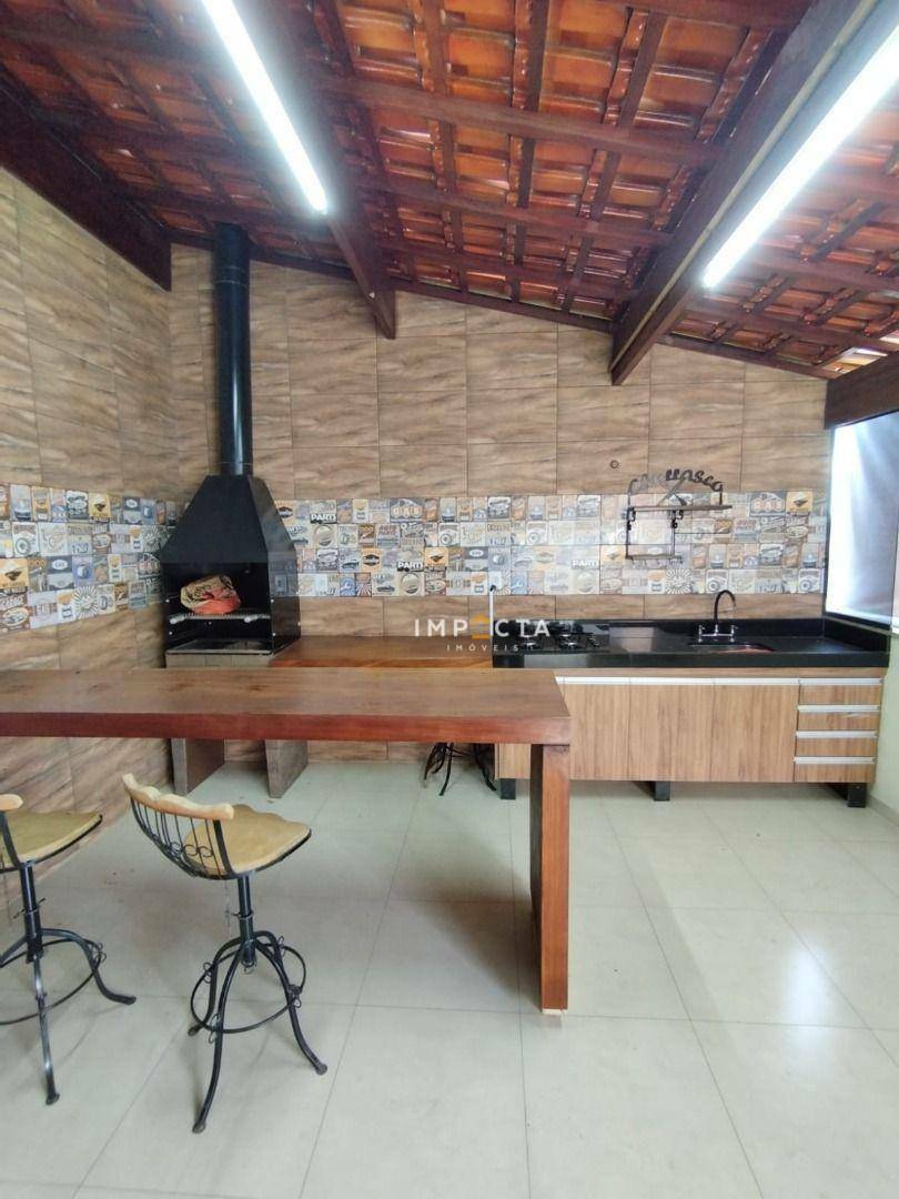 Casa à venda com 2 quartos, 145m² - Foto 1