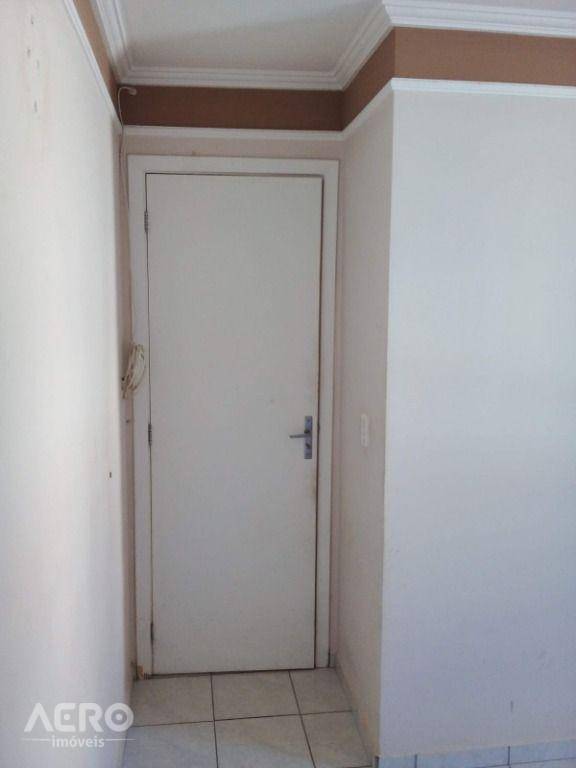 Apartamento à venda com 2 quartos, 60m² - Foto 3