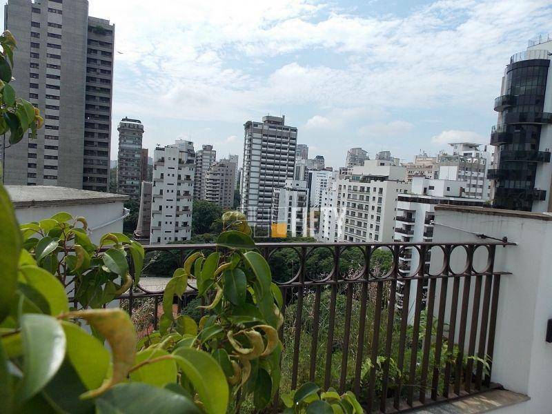 Cobertura à venda e aluguel com 2 quartos, 240m² - Foto 2