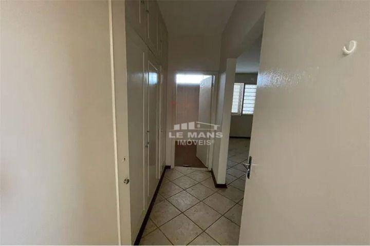 Casa para alugar com 3 quartos, 314m² - Foto 13