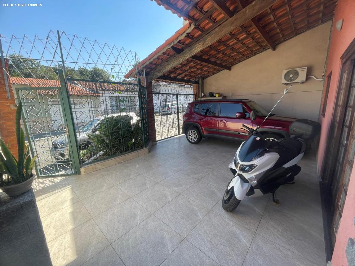 Casa à venda com 2 quartos, 127m² - Foto 1