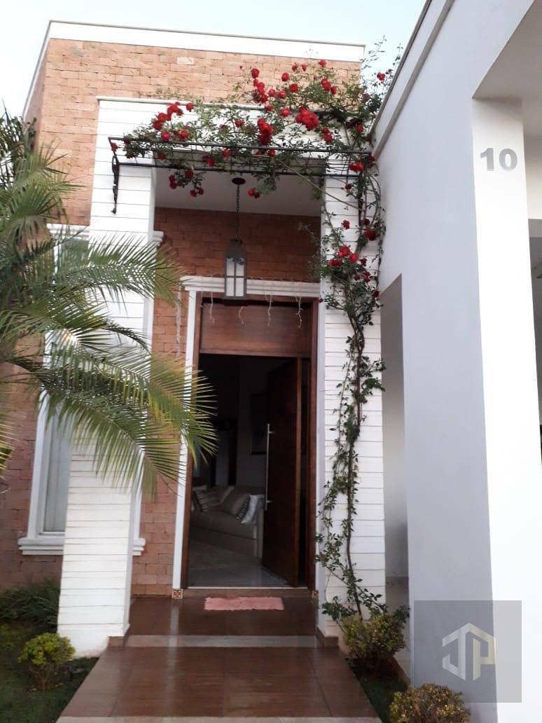 Casa à venda com 3 quartos, 202m² - Foto 1