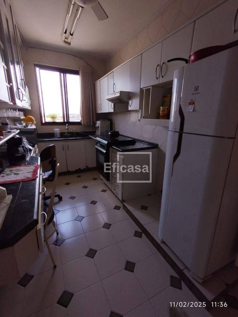 Apartamento à venda com 3 quartos, 130m² - Foto 3