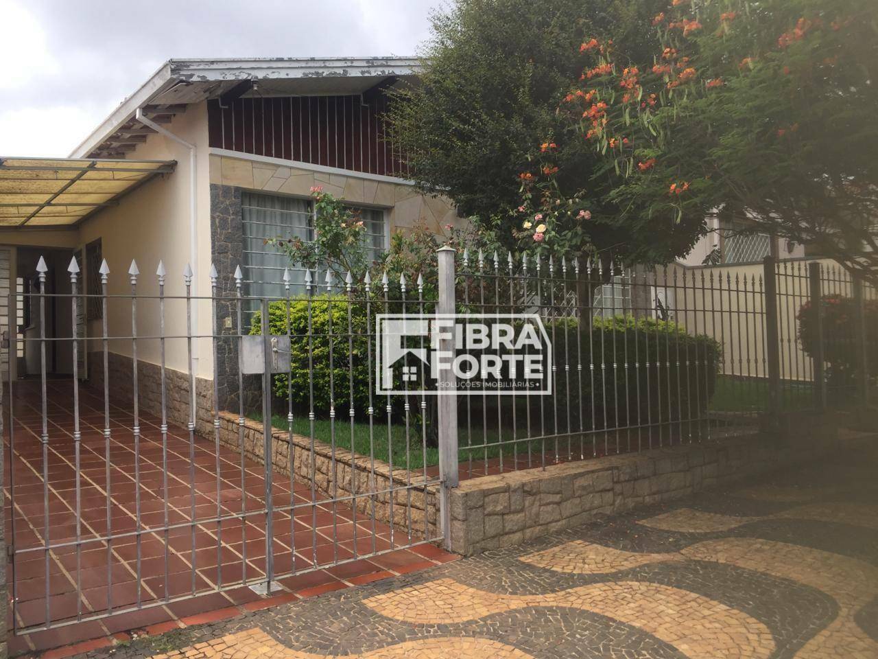 Casa à venda com 4 quartos, 190m² - Foto 2