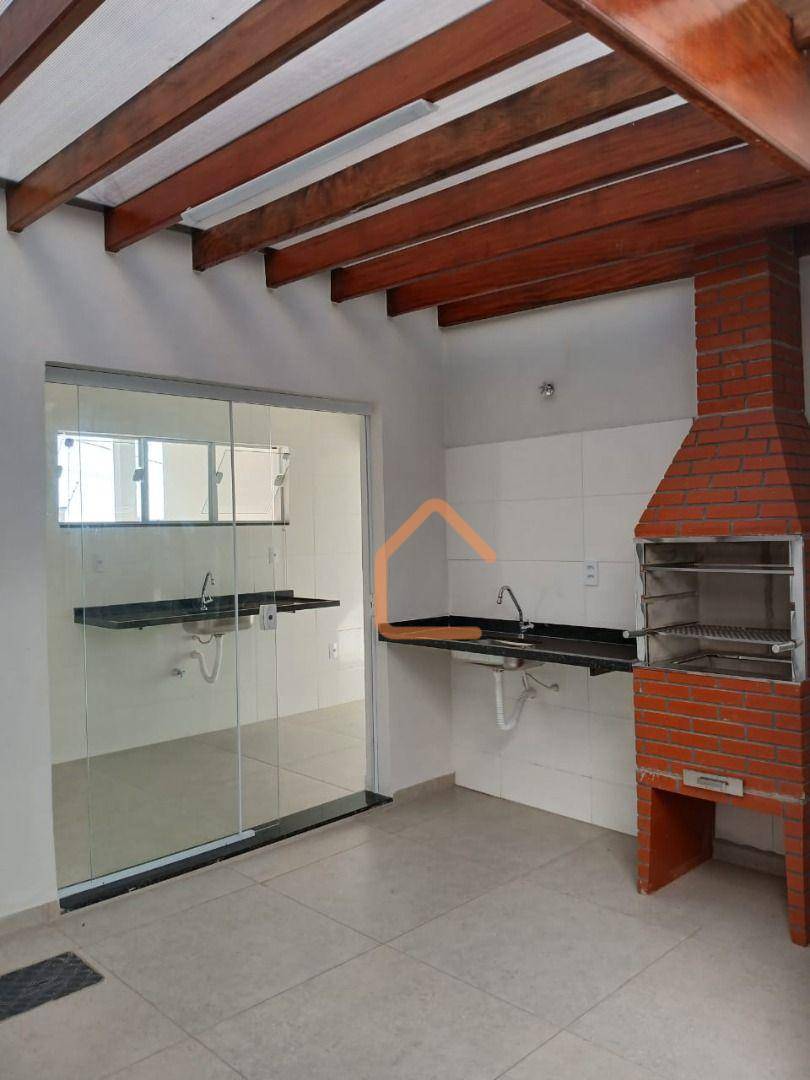 Casa à venda com 3 quartos, 121m² - Foto 1