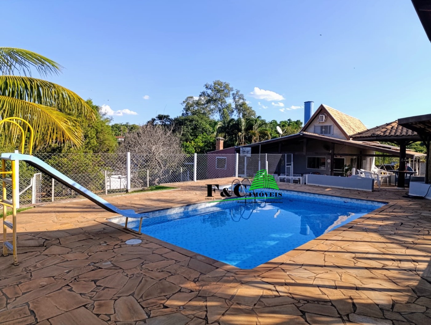 Chácara à venda com 4 quartos, 2000m² - Foto 1