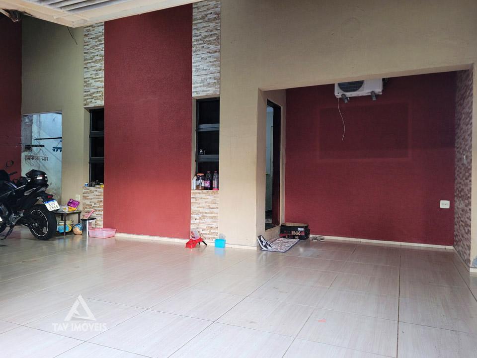 Casa à venda com 2 quartos, 200m² - Foto 1