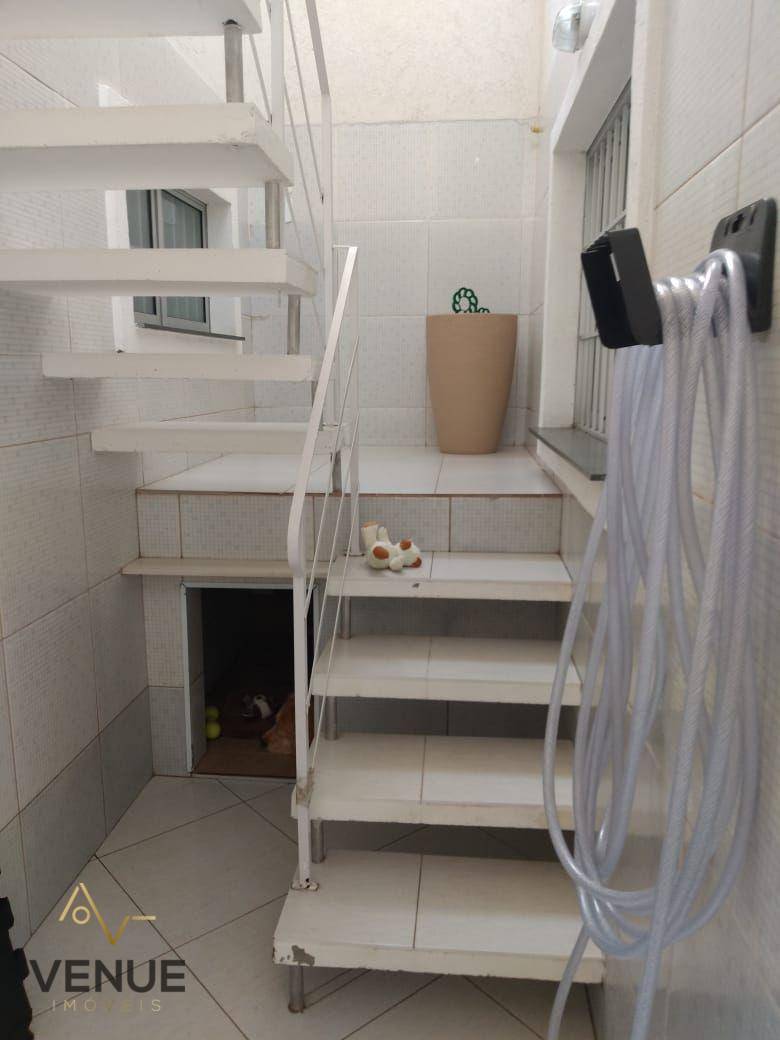 Sobrado à venda e aluguel com 3 quartos, 350m² - Foto 9