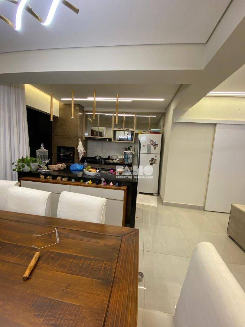 Casa à venda com 3 quartos, 169m² - Foto 4