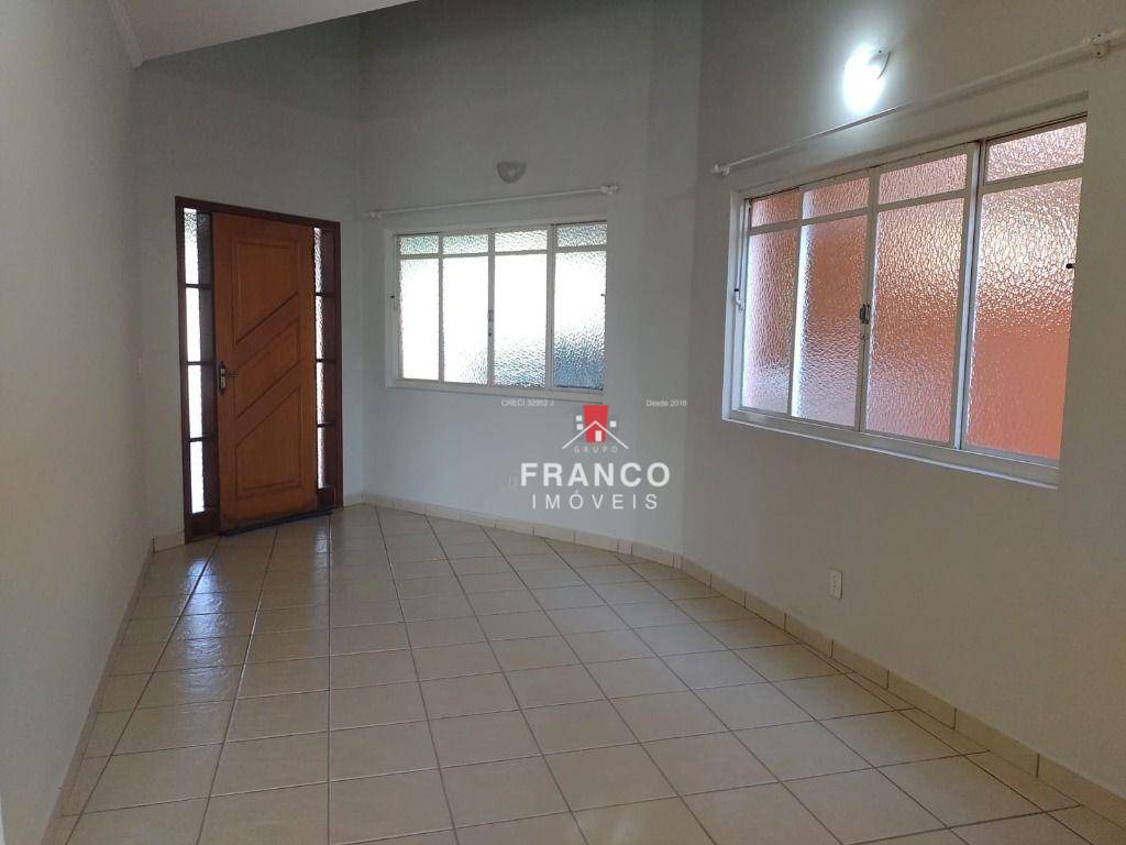 Casa à venda com 3 quartos, 320m² - Foto 4