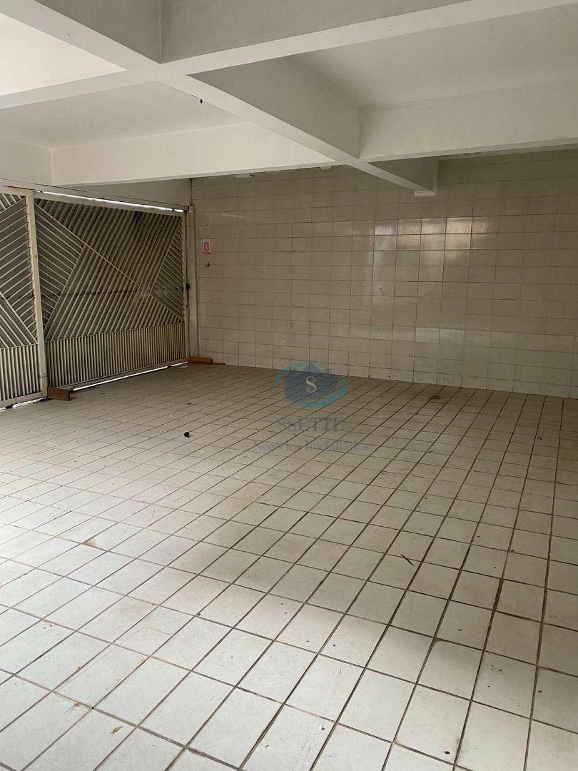 Casa para alugar com 4 quartos, 315m² - Foto 16