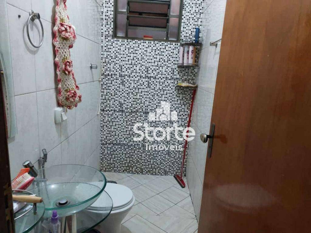 Casa à venda com 5 quartos, 225m² - Foto 17