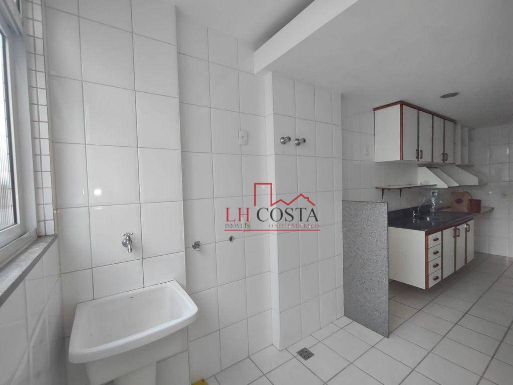 Apartamento à venda com 2 quartos, 65m² - Foto 17