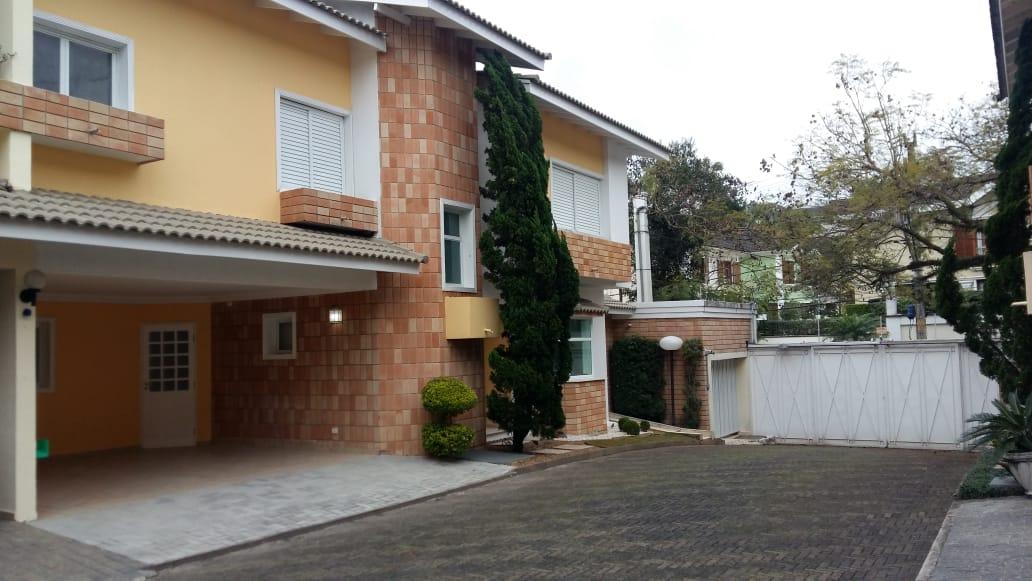 Casa de Condomínio para alugar com 4 quartos, 250m² - Foto 1