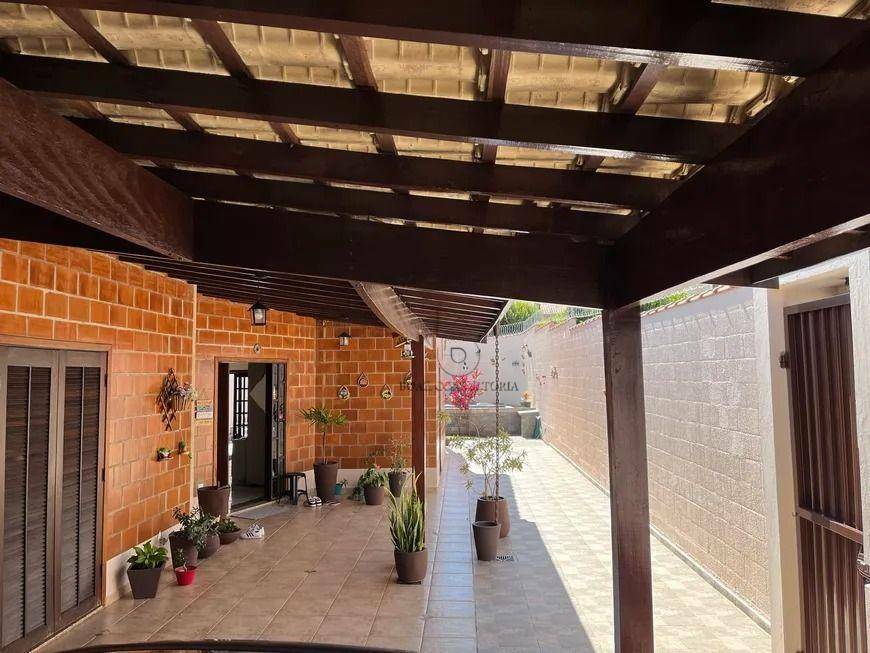 Casa à venda com 3 quartos, 228m² - Foto 6