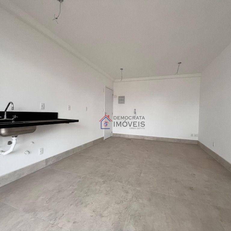 Apartamento à venda com 2 quartos, 67m² - Foto 3