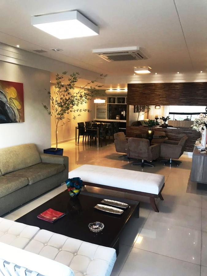 Apartamento à venda com 4 quartos, 215m² - Foto 1