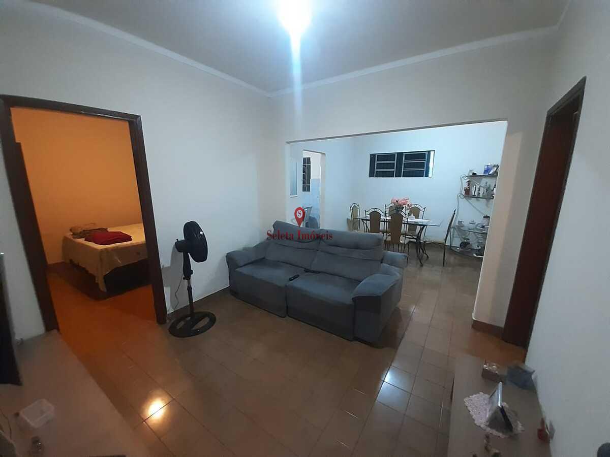 Casa à venda com 3 quartos, 270m² - Foto 1