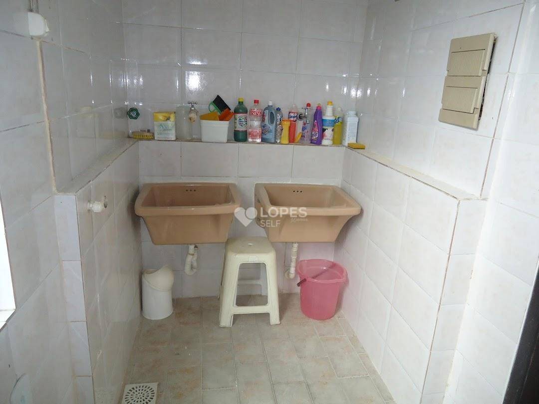 Casa à venda com 6 quartos, 300m² - Foto 61