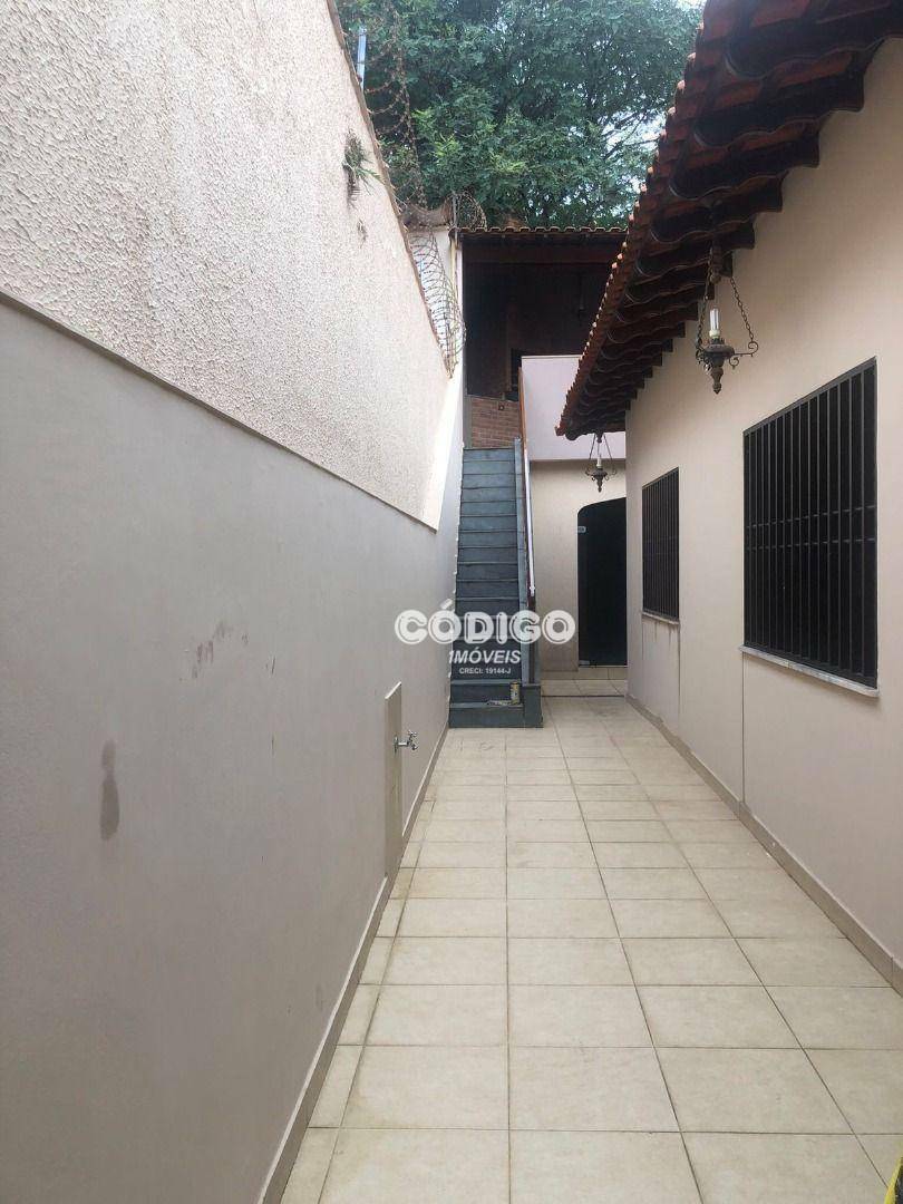 Casa à venda e aluguel com 3 quartos, 250m² - Foto 4