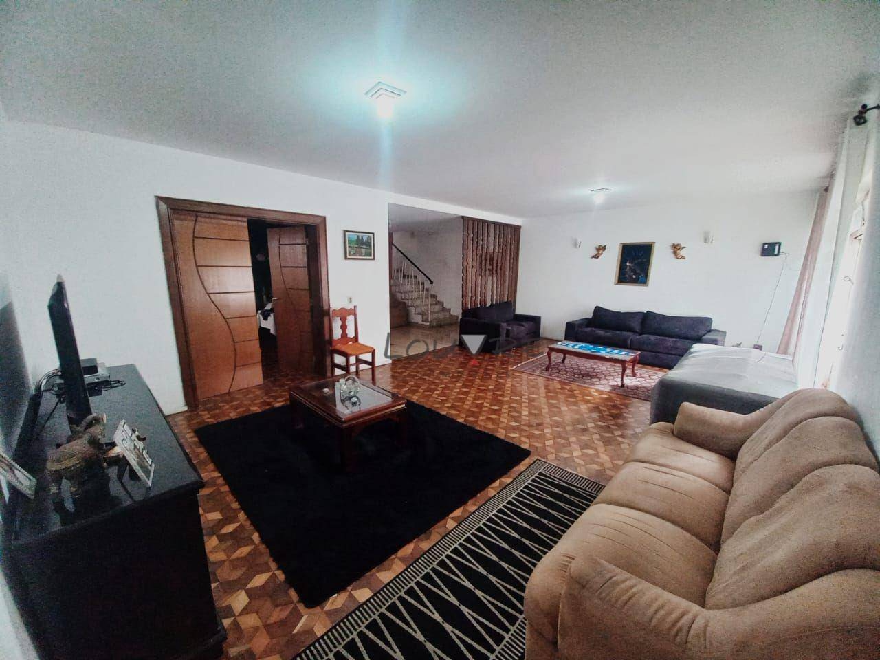 Casa à venda e aluguel com 4 quartos, 201m² - Foto 2