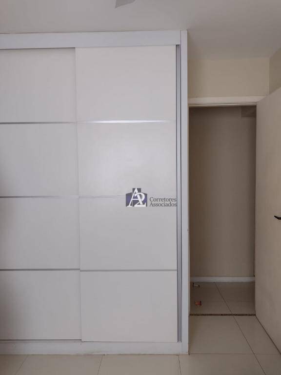 Apartamento à venda com 3 quartos, 70m² - Foto 4