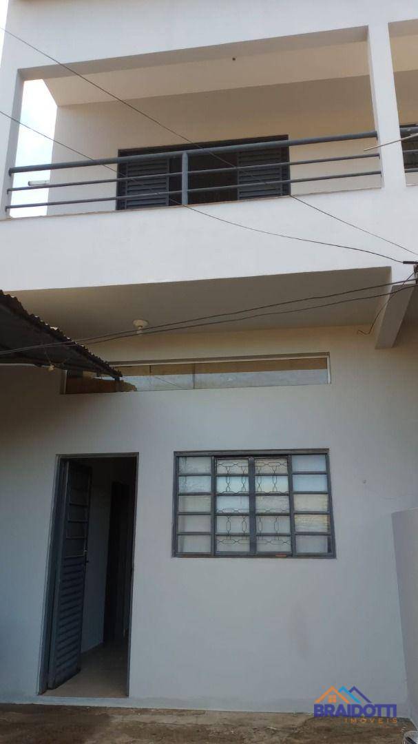 Casa à venda com 2 quartos, 130m² - Foto 2