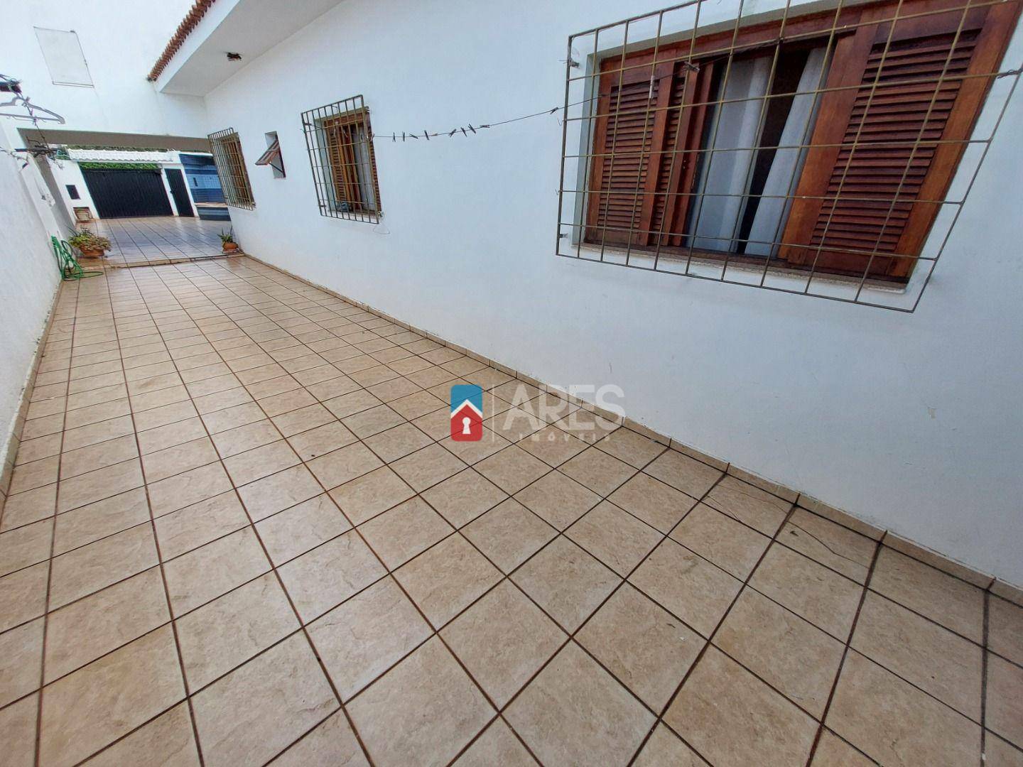 Casa à venda com 4 quartos, 260m² - Foto 17