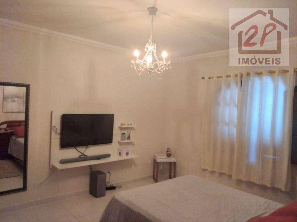 Casa à venda com 4 quartos, 250m² - Foto 1