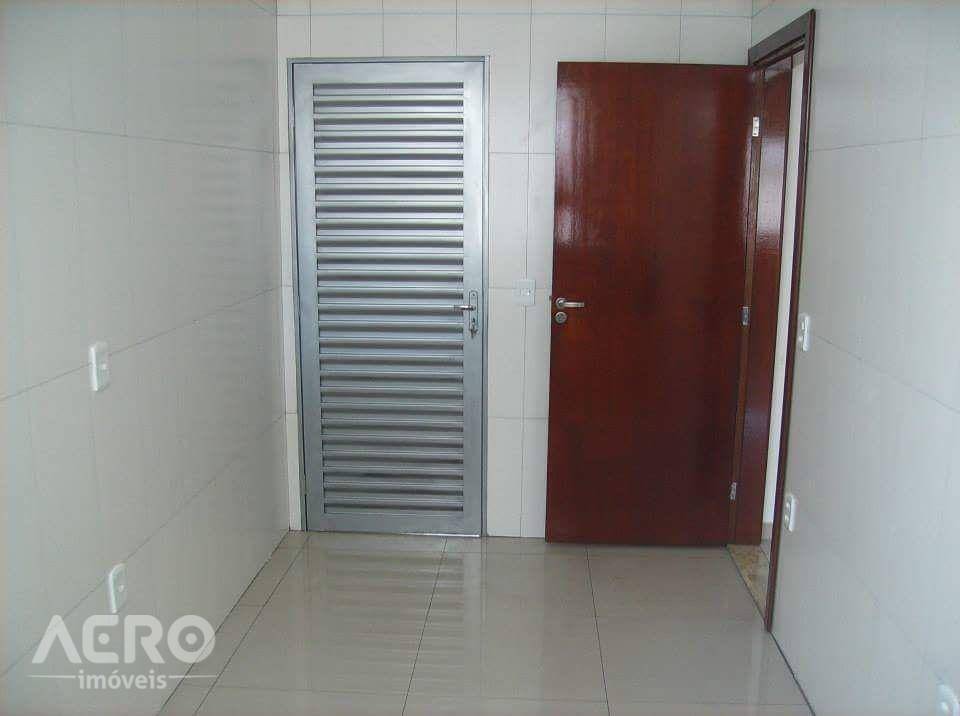 Casa à venda com 3 quartos, 150m² - Foto 4