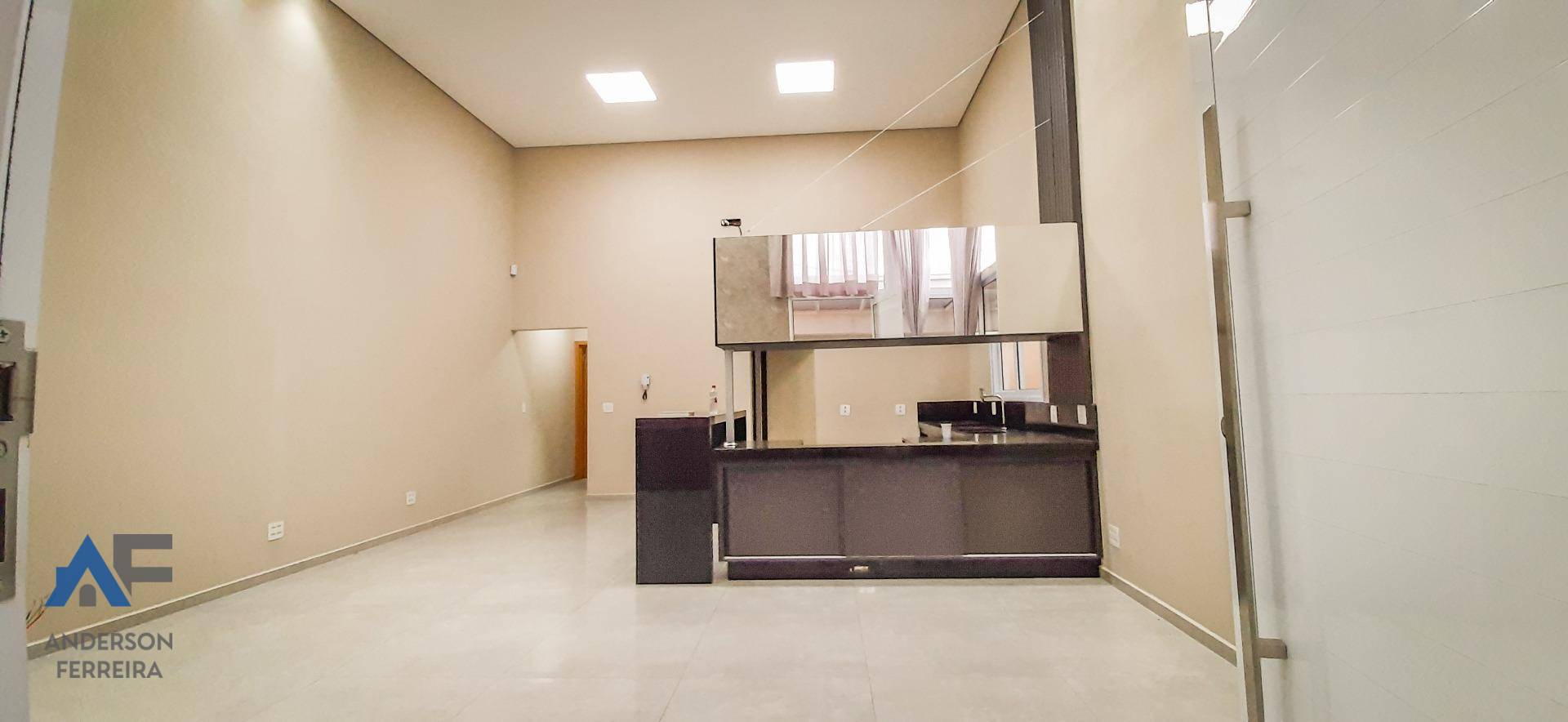 Casa à venda com 3 quartos, 250m² - Foto 2