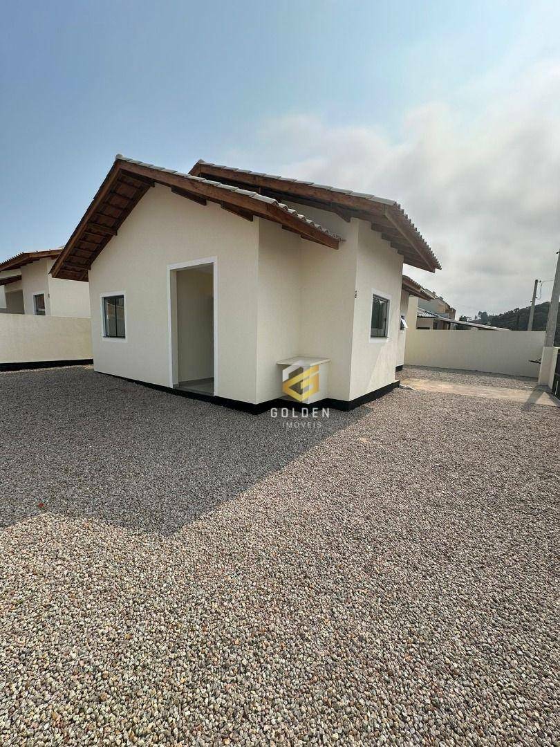 Casa à venda com 3 quartos, 67m² - Foto 4