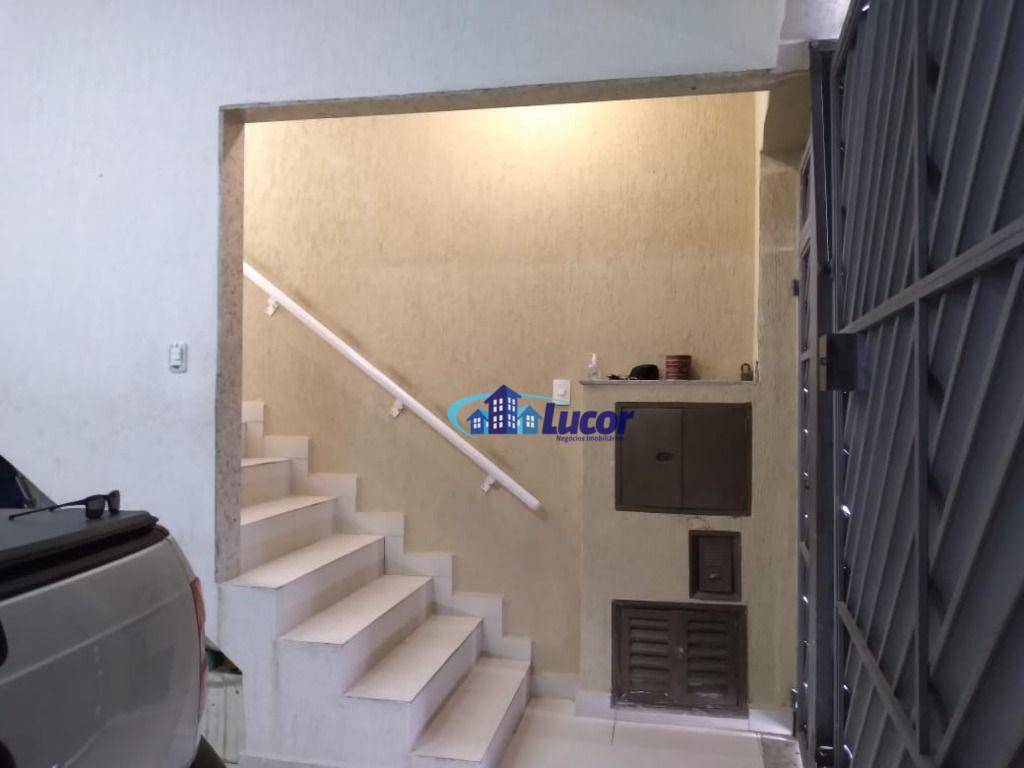 Sobrado à venda com 3 quartos, 200m² - Foto 4