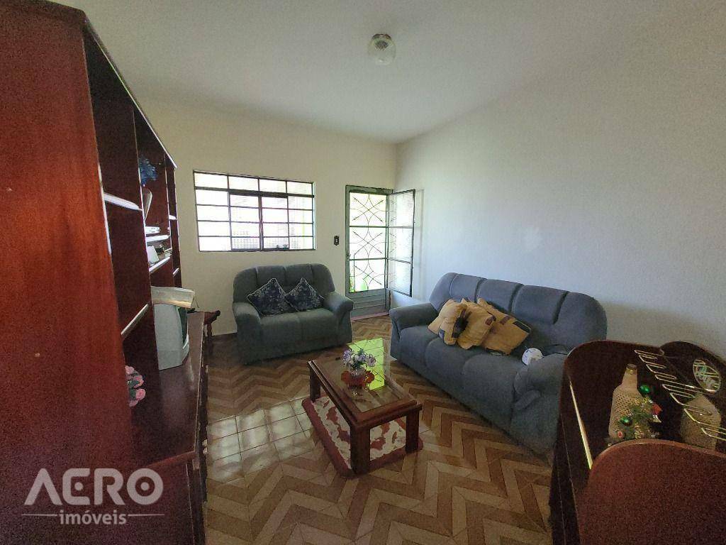 Casa à venda com 2 quartos, 103m² - Foto 1