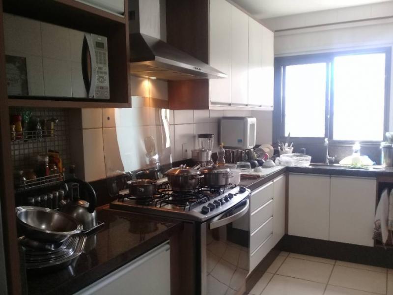 Apartamento à venda com 3 quartos, 166m² - Foto 2