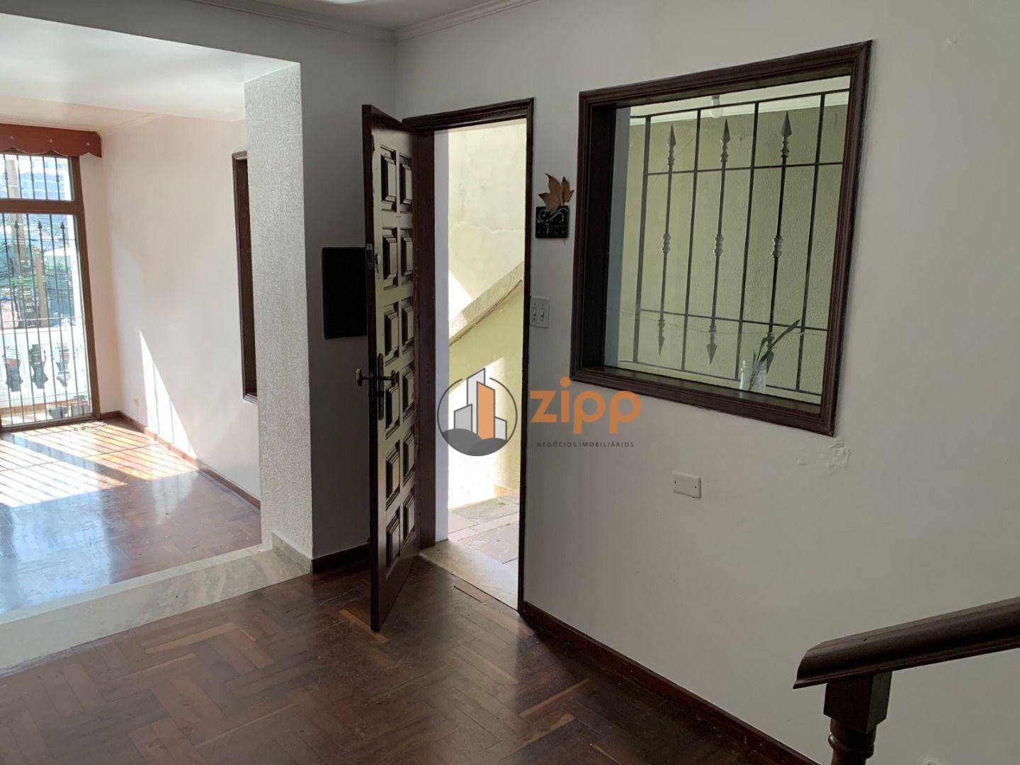 Sobrado à venda com 3 quartos, 200m² - Foto 2