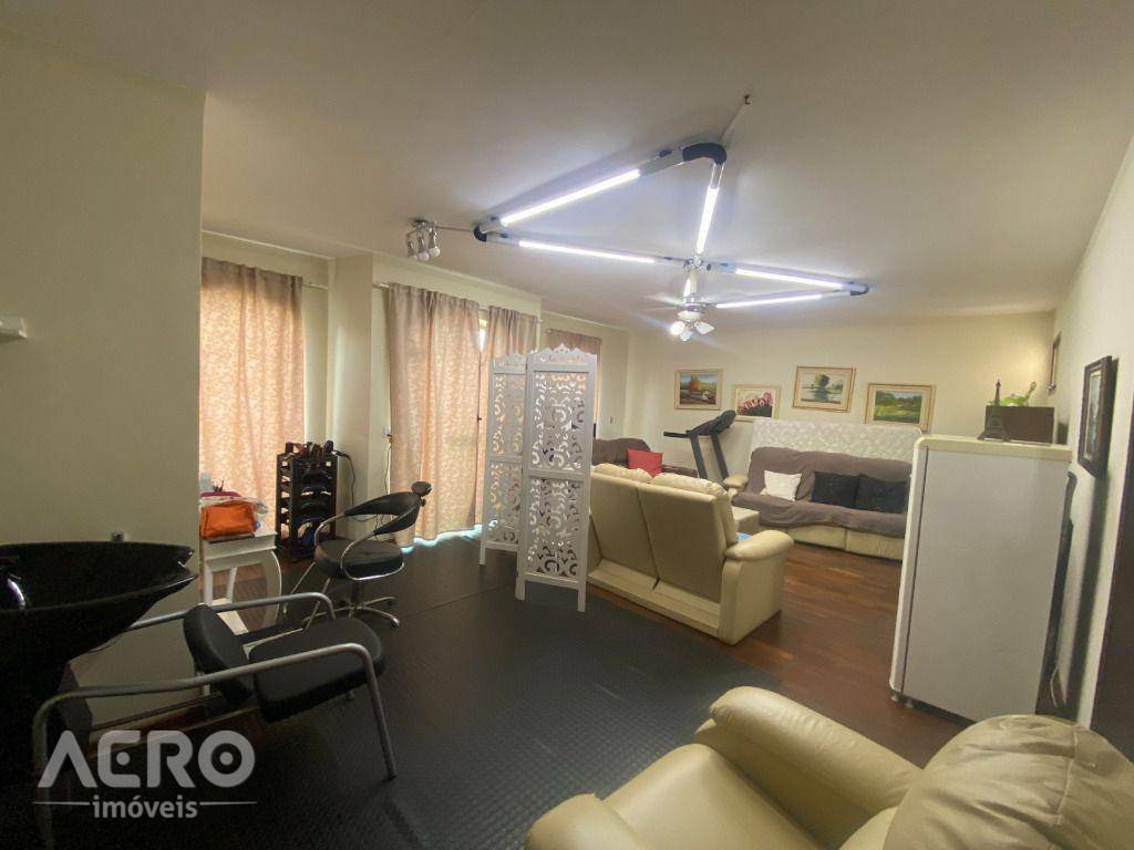 Casa à venda com 4 quartos, 250m² - Foto 29