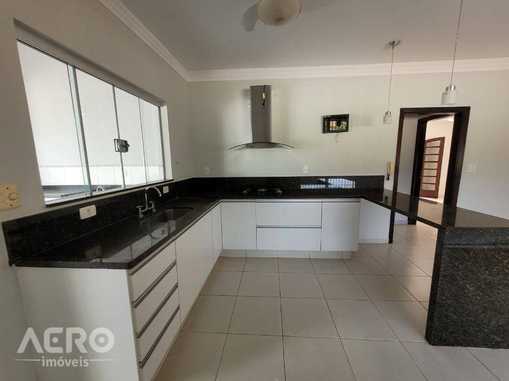 Casa à venda com 4 quartos, 414m² - Foto 4