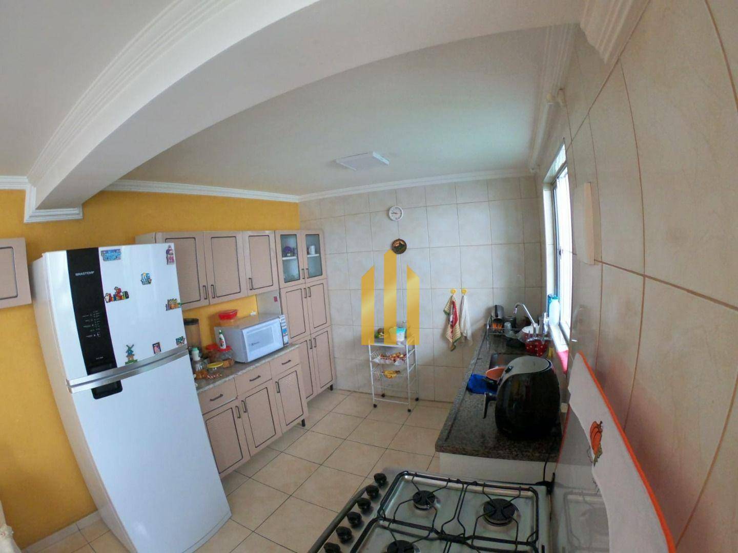 Casa para alugar com 3 quartos, 230m² - Foto 12