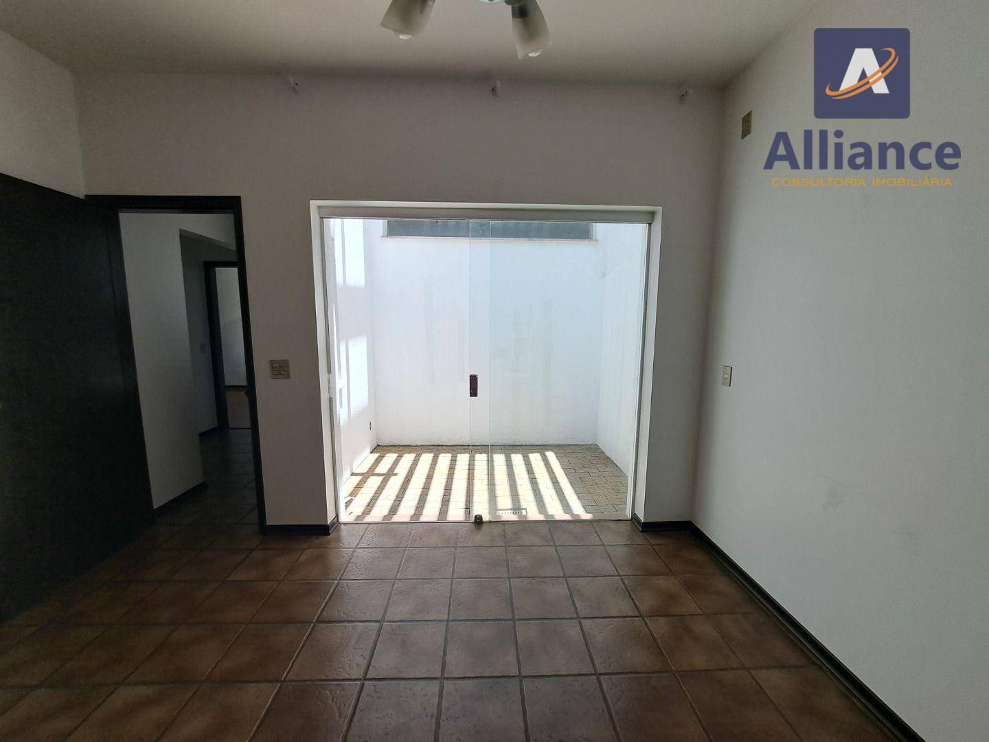 Casa à venda e aluguel com 3 quartos, 230m² - Foto 18