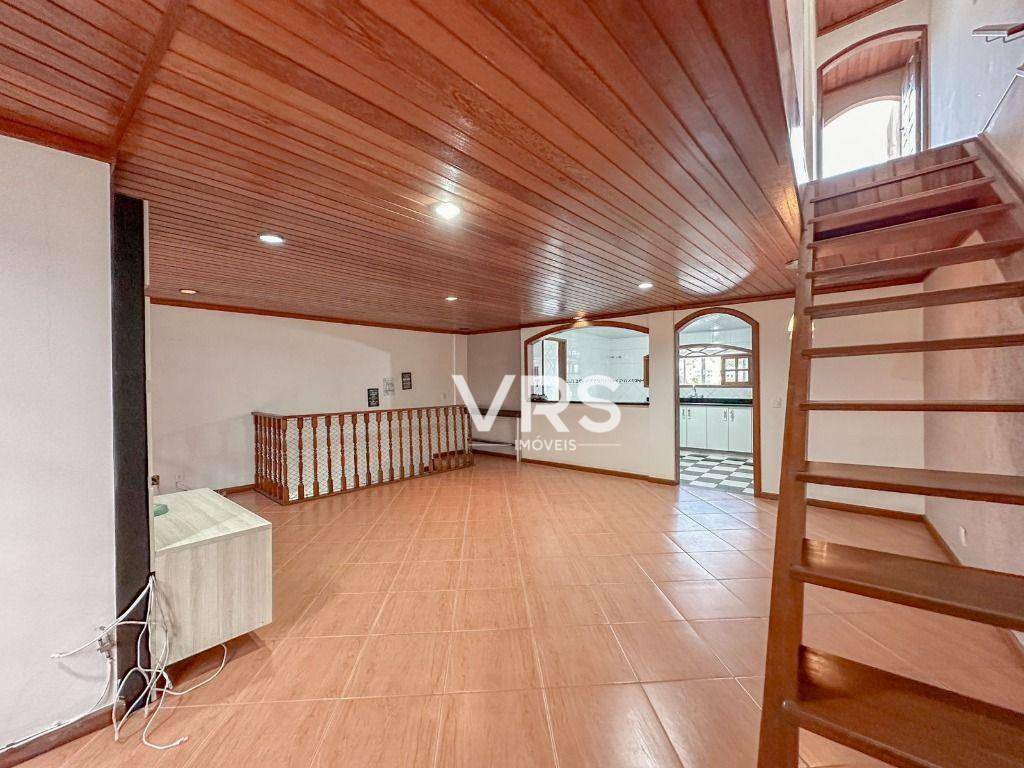 Casa à venda com 3 quartos, 182m² - Foto 4