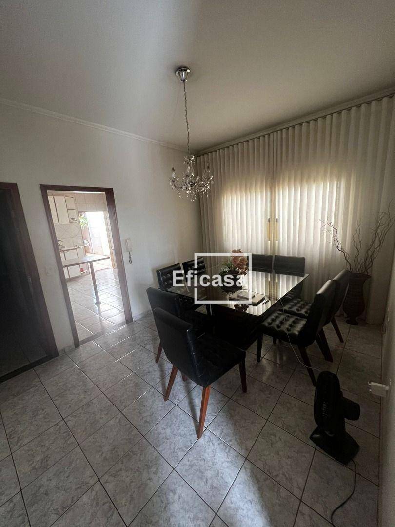 Casa à venda com 3 quartos, 240m² - Foto 12