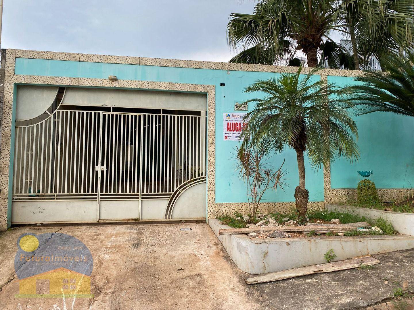 Casa à venda com 3 quartos, 216m² - Foto 1