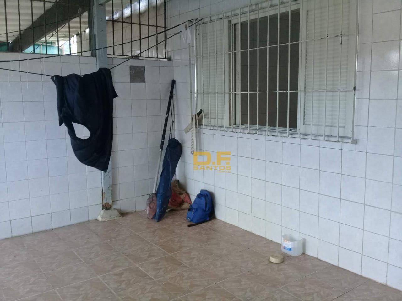 Casa à venda com 2 quartos, 70m² - Foto 2