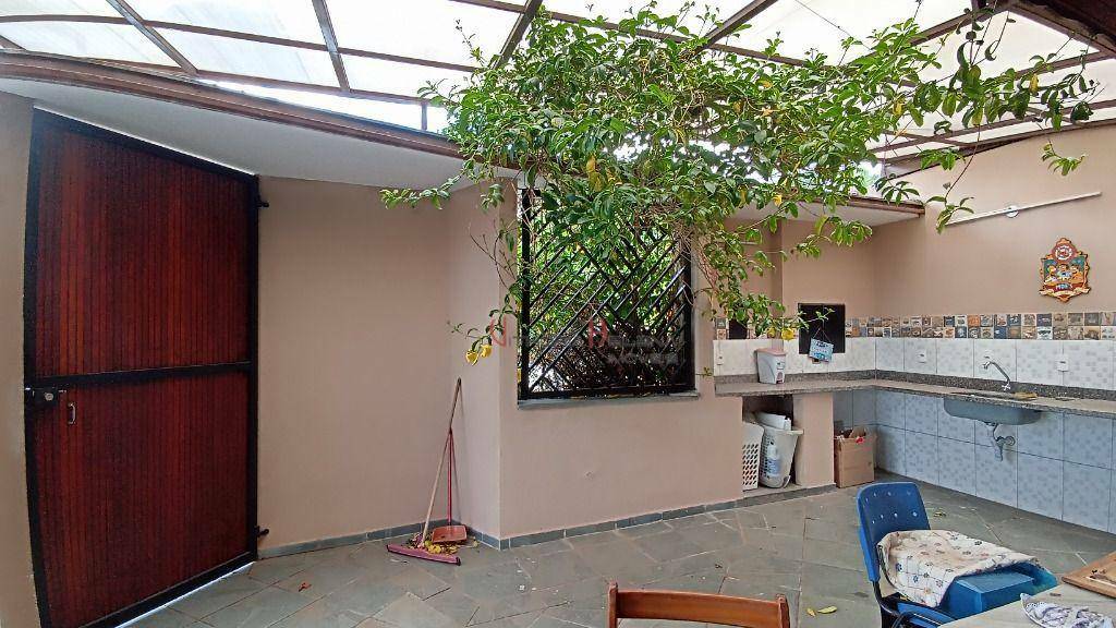 Casa para alugar com 3 quartos, 260m² - Foto 18