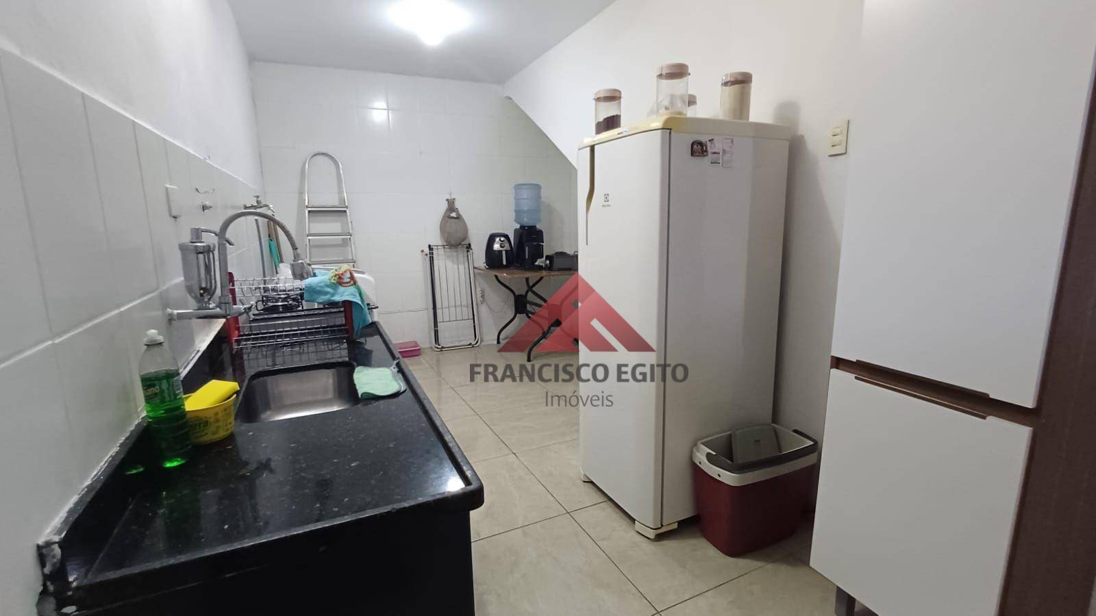 Casa à venda com 4 quartos, 200m² - Foto 5