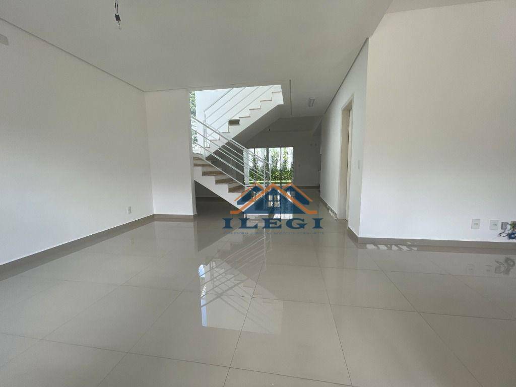 Casa de Condomínio à venda com 3 quartos, 206m² - Foto 2
