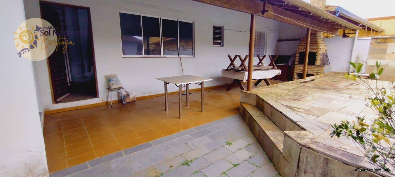 Casa para alugar com 3 quartos, 240m² - Foto 8